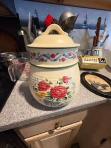 Treasure-Craft-Rose-Pattern-Cookie-Jar