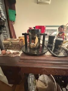 Vintage-Japanese-Lacquerware-Decanter-and-Shot-Glass-Serving-Set-with-Pagoda-Motif