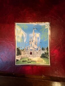 Vintage-Walt-Disney-World-Cinderella-Castle-Souvenir-Glass-Ashtray-or-Trinket-Dish
