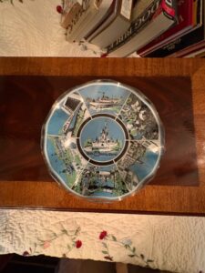 Vintage-Walt-Disney-World-Magic-Kingdom-Glass-Candy-Dish-or-Plate