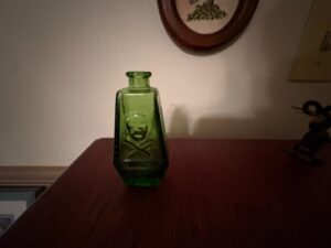 Vintage-Wheaton-Green-Glass-Skull-and-Crossbones-Poison-Bottle