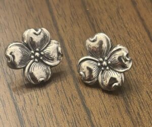 vintage-Danecraft-sterling-silver-dogwood-screw-back-earrings-and-at-.-g