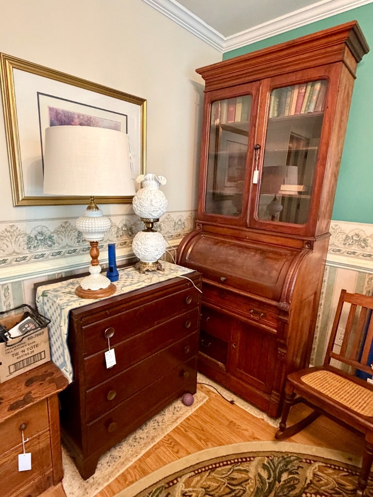 Fantastic Blue Moon: Guns, Furniture, Jewelry, Knives, Decor, Tools, Rugs, Lamps ,Kitchen, Electronics