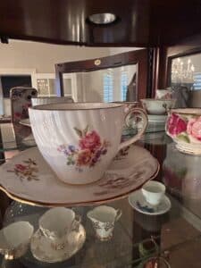 Royal-Albert-Old-Country-Roses-Teacup-and-Saucer