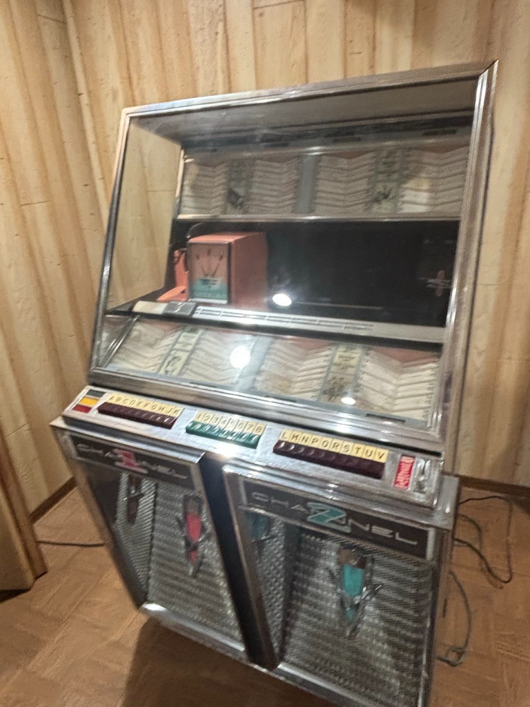 Queen of Home Shopping , BOLD ART, 70s& 80s Most Wanted Statement Decor, BALDWIN Baby Grand & SEEBURG Jukebox