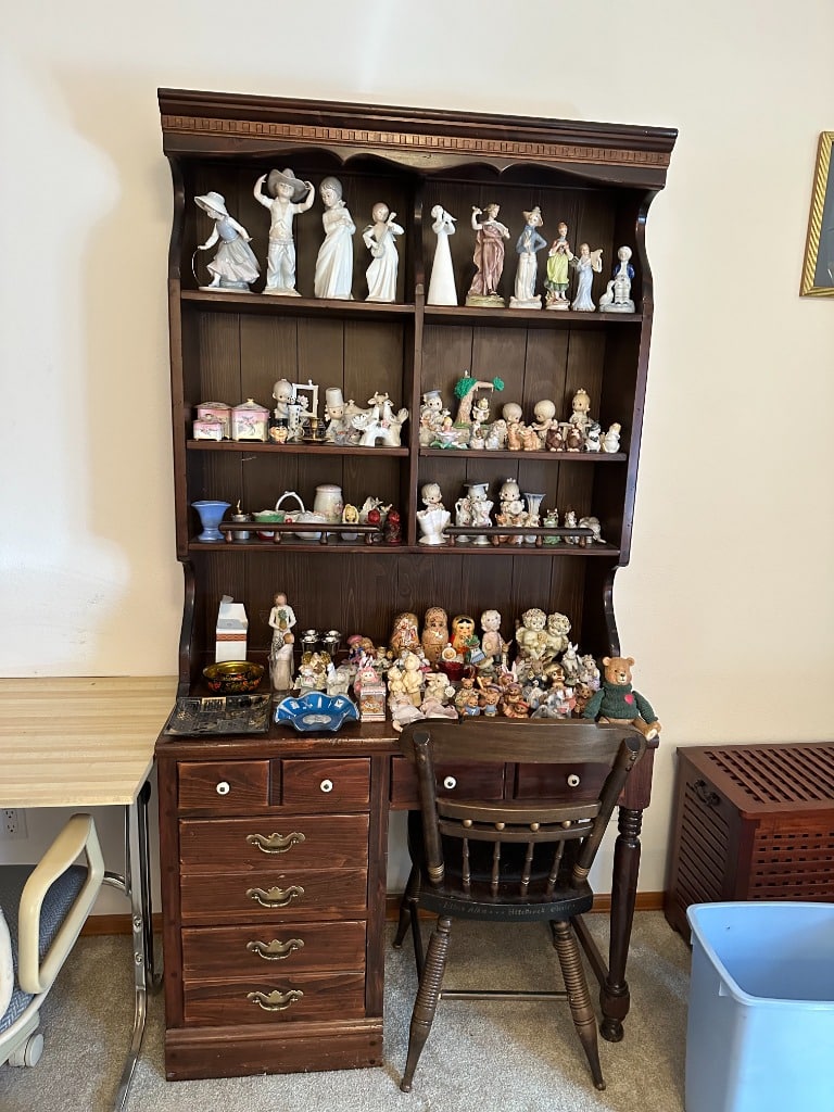 4-Day Monument Tools, Furniture, Decor, Trinkets and more Blue Moon Estate Sale