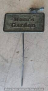 Moms-Garden-Metal-Stake-Sign-with-Bird-158x300-2