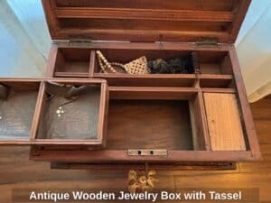 Antique-Wooden-Jewelry-Box-with-Tassel-third-image