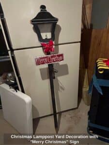 Christmas-Lamppost-Yard-Decoration-with-Merry-Christmas-Sign