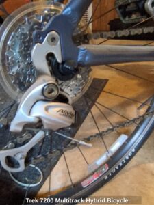 Trek-Multitrack-Hybrid-Bicycle-B-fourth-image