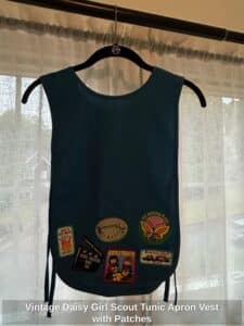 Vintage-Daisy-Girl-Scout-Tunic-Apron-Vest-with-Patches-second-image