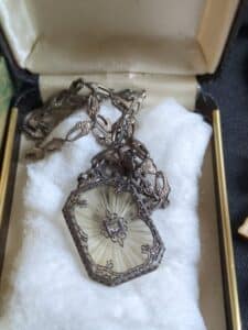 Art-Deco-Camphor-Glass-Filigree-Pendant-Necklace-1