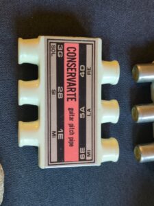 Conservarte-Guitar-Pitch-Pipe-1