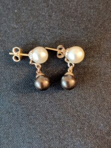 k-Gold-White-and-Black-Pearl-Drop-Earrings-1