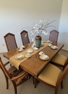 Thomasville-Vintage-Dining-Table-and-Chairs