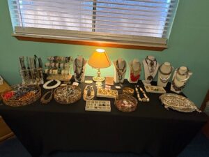 Vintage-Costume-Jewelry-Collection-Signed-Unsigned-Designer-Pieces