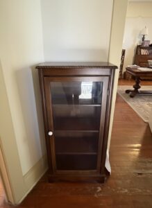 Vintage-Mahogany-Single-Door-Curio-Cabinet