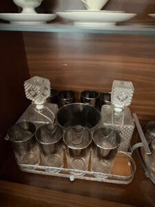 Mid-Century-Modern-Dorothy-Thorpe-Style-Mercury-Banded-Decanter-Set-with-Carrier