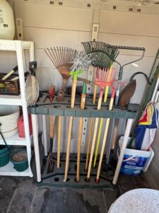 Plastic-Garden-Tool-Organizer-Rack