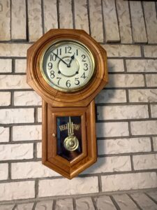 Vintage-DA-Regulator-Wall-Clock
