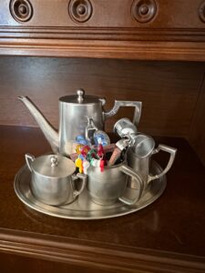 Vintage-International-Pewter-Coffee-or-Tea-Set