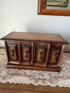 Vintage-Wooden-Jewelry-Chest