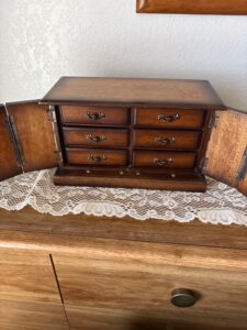 Vintage-Wooden-Jewelry-Chest-second-image