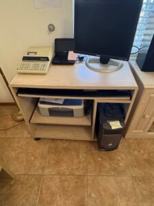 Laminate-Computer-Desk-with-Pull-out-Tray