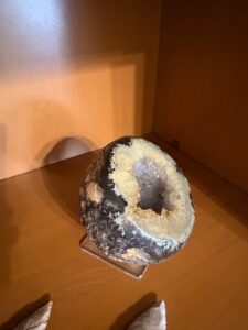 Quartz-Geode-Specimen-second-image