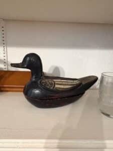 Vintage-Black-Lacquered-Wooden-Duck-Trinket-Box-with-Inlay