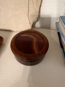 Vintage-Brazilian-Wood-and-Agate-Inlay-Trinket-Box