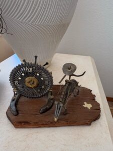Vintage-Jerry-Payne-Horseshoe-Nail-Cowboy-Clock
