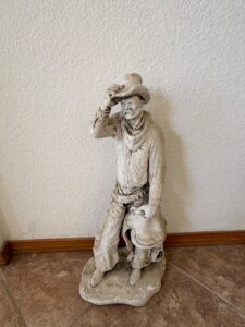 Vintage-Michael-Garman-The-Saddle-Tramp-Statue