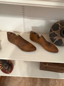 Vintage-Wooden-Shoemakers-Lasts