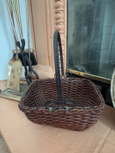 Wicker-Fireplace-Log-Basket-with-Iron-Handle-1