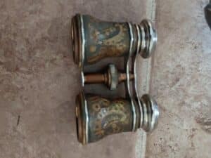 Antique-Chevalier-Paris-Opera-Glasses-second-image