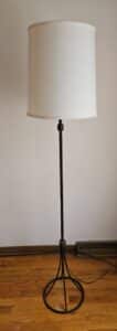 Black-metal-floor-lamp-second-image