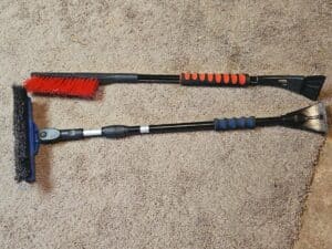 Extendable-Snow-Brushes-and-Ice-Scrapers