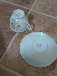 Floral-Teacup-and-Saucer-second-image