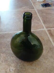 Green-Glass-Bottle-with-Dancer-Decal-second-image