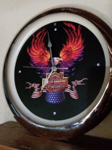 Harley-Davidson-Eagle-Clock-third-image