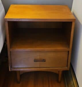 Mid-Century-Nightstand