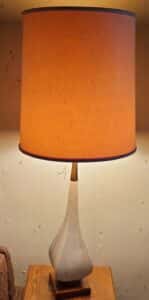 Mid-Century-Ribbed-Ceramic-Table-Lamp