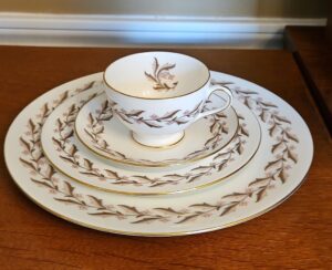 Minton-Rosewood-Dinnerware-piece-set