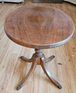 Oval-Mahogany-Pedestal-Table-second-image