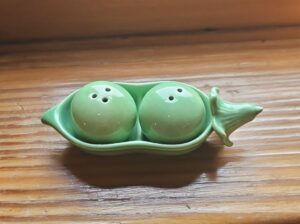 Pea-Pod-Salt-and-Pepper-Shakers