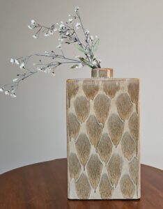 Rectangular-Ceramic-Vase-with-Diamond-Pattern