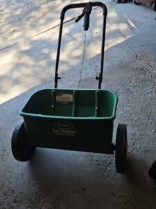 Turf-Builder-Classic-Drop-Spreader