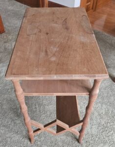 Turned-Leg-Side-Table-third-image
