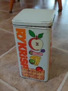 Vintage-Cracker-Tin-second-image
